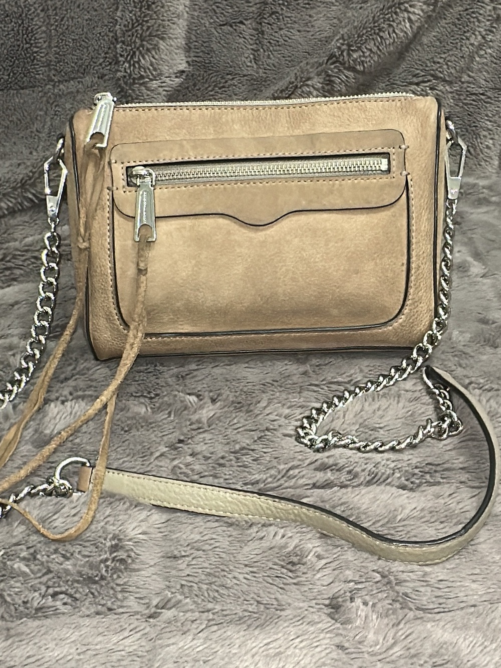 Rebecca Minkoff Avery
Crossbody suede. “See back of bag” (bags19)